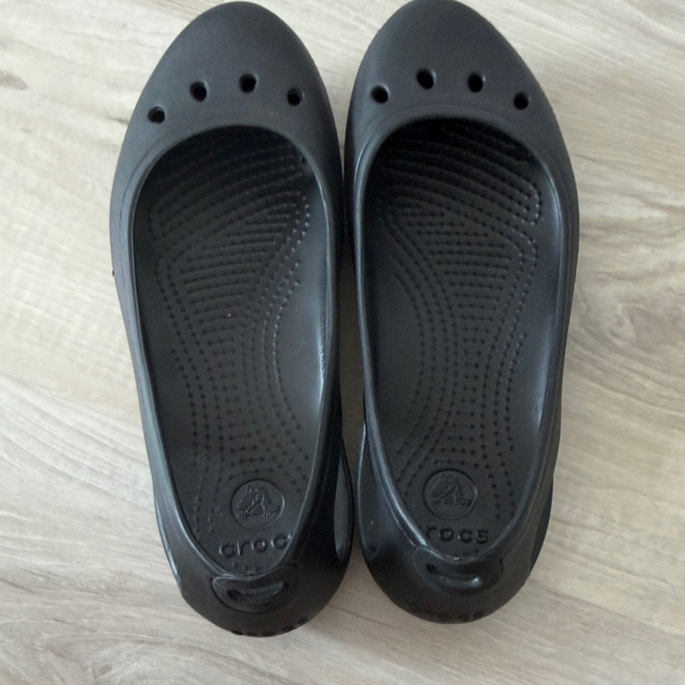 CROCS Women’s Black Slip-On Ballet Flats - Picture 5 of 5